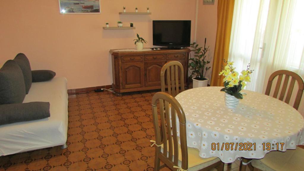 Apartment Tomy Трогир Екстериор снимка