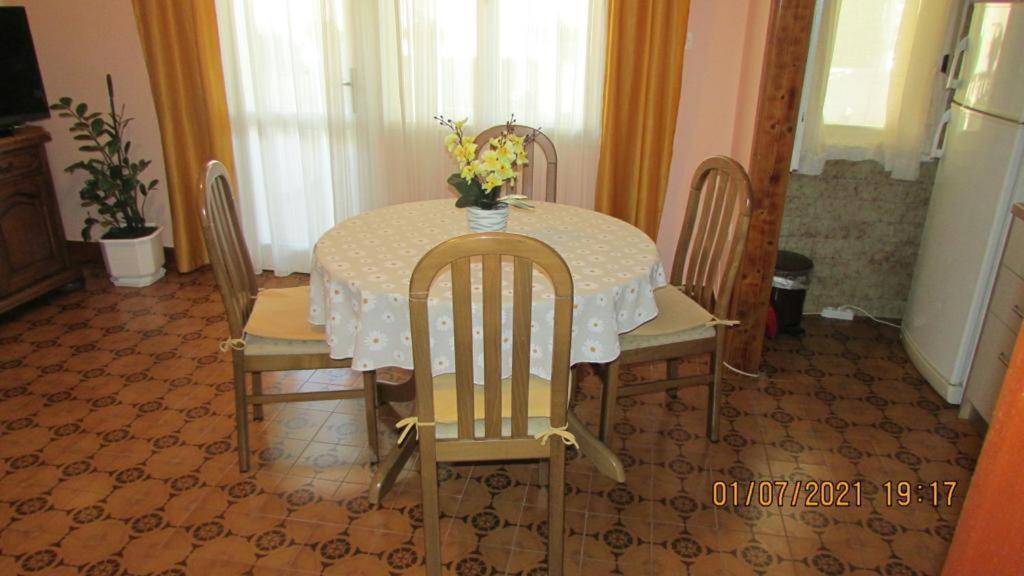 Apartment Tomy Трогир Екстериор снимка