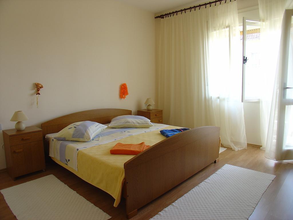 Apartment Tomy Трогир Стая снимка