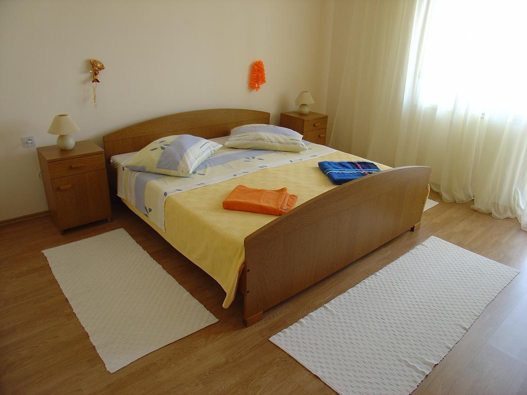 Apartment Tomy Трогир Екстериор снимка